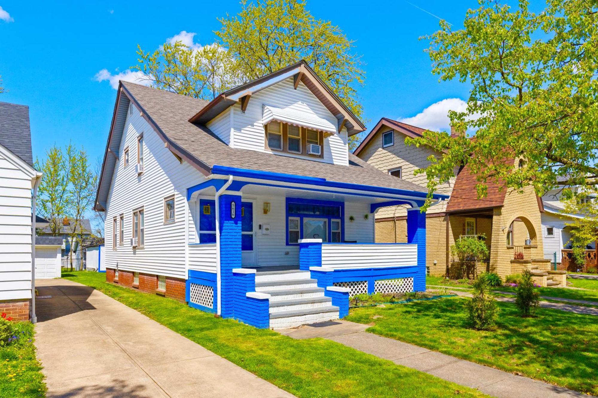The Sapphire Haven - Your Old Brooklyn Oasis Awaits Families, Couples, Business Travelers Near Downtown With Parking, 300 Mb Wifi & Self Check-In Cleveland Exteriér fotografie