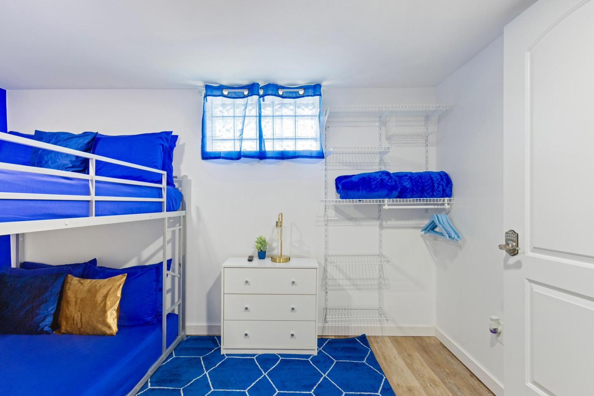 The Sapphire Haven - Your Old Brooklyn Oasis Awaits Families, Couples, Business Travelers Near Downtown With Parking, 300 Mb Wifi & Self Check-In Cleveland Exteriér fotografie